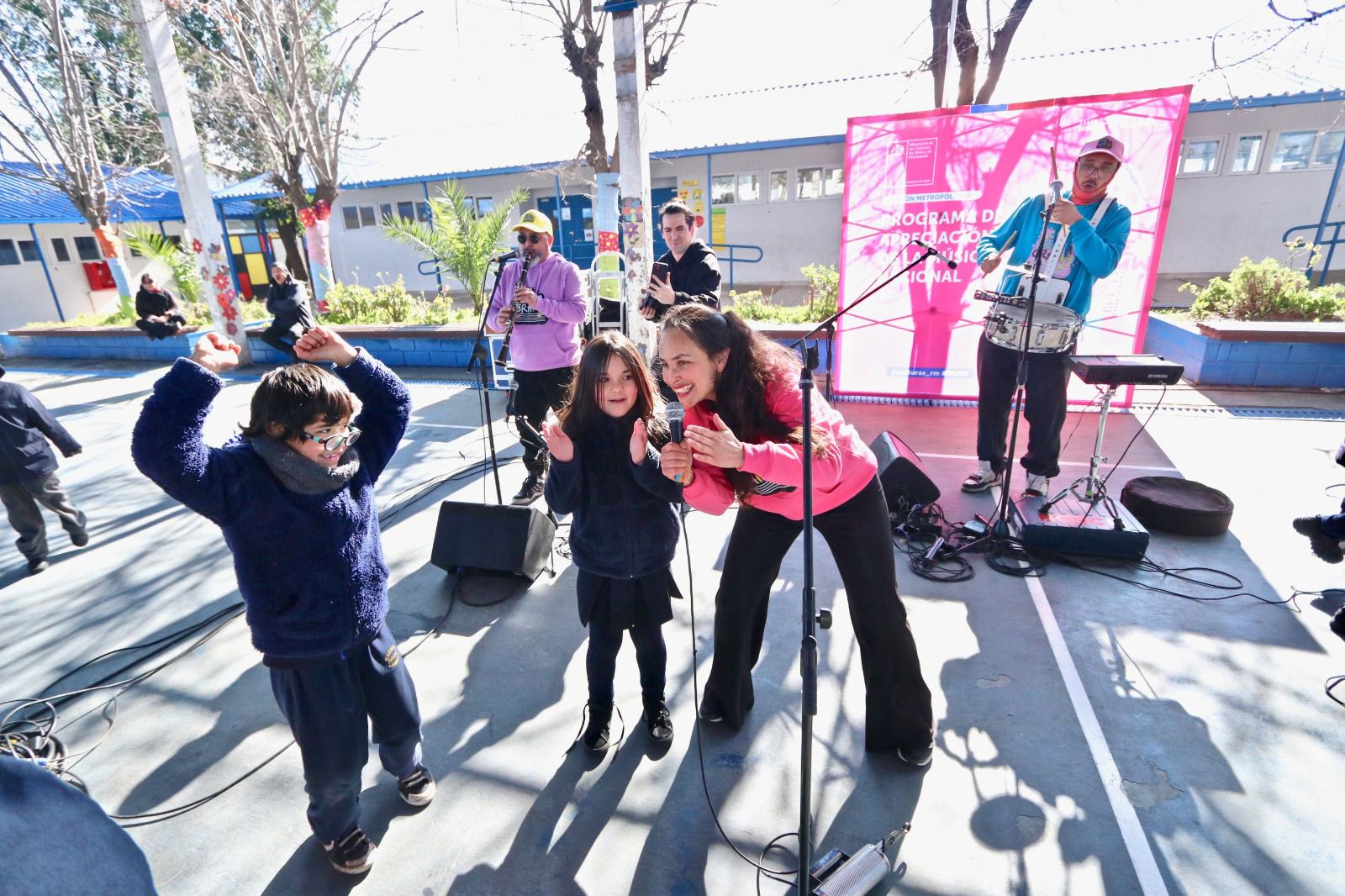 LOS PENTAGRAMAS Y PUERTAS ABIERTAS EN ESCUELA ÓSCAR BONILLA